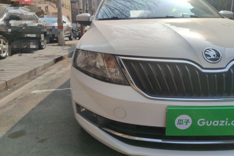 Used Skoda Rapid Spaceback 2018 1.6L Automatic Comfort Edition Right Front Headlight