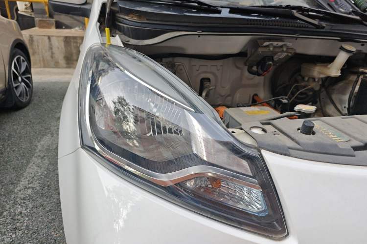 Used CHANGAN Benni E-Star 2021 National Edition Colorful Version Lithium Iron Phosphate (31.86 kWh) Right Front Headlight