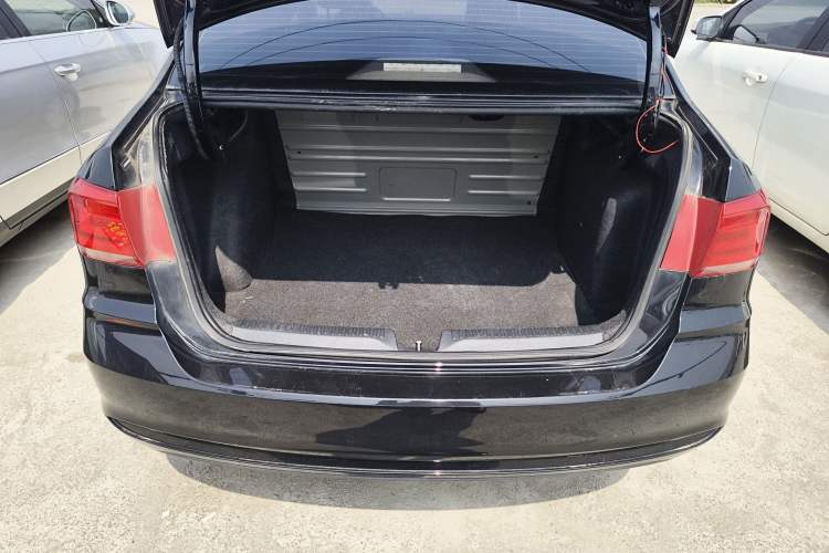 Used Volkswagen Santana 2016 1.4L Manual Fashion Edition Trunk