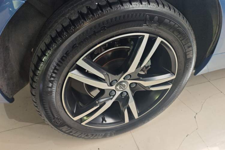 Used Volvo XC60 2018 T5 4x4 Smart & Sporty Edition Right Rear Wheel Hub