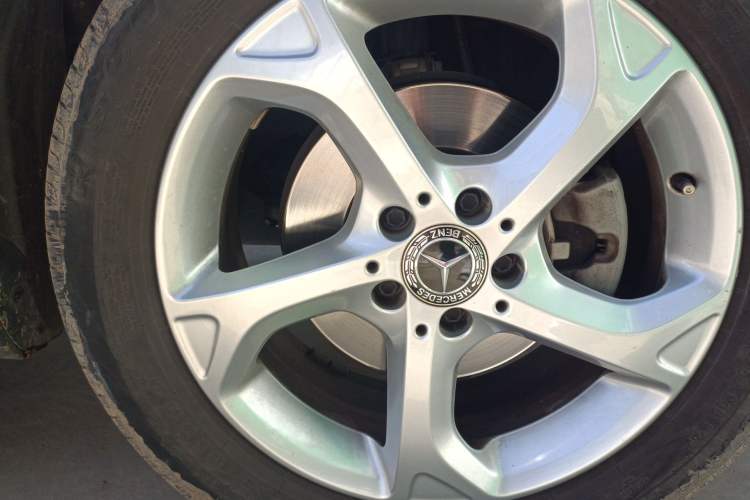 Used Mercedes-Benz GLA 2018 GLA 200 Sport Edition Right Front Wheel Hub