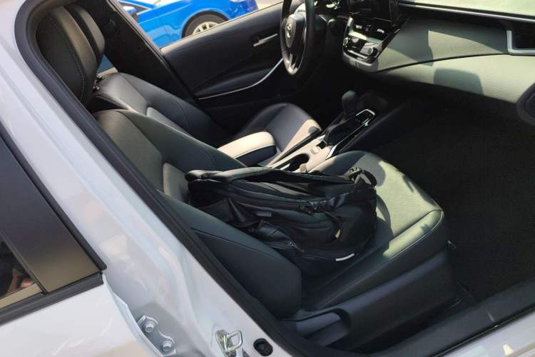 Used Toyota Corolla 2024 1.8L Smart Electric Hybrid Dual-Engine Elite Edition Right Front Seat