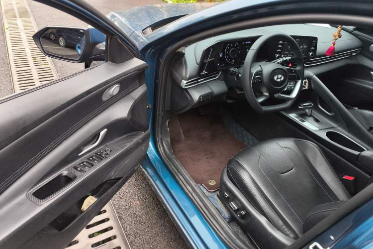 Used Hyundai Elantra 2022 1.5L CVT GLX Elite Edition Driver Seat