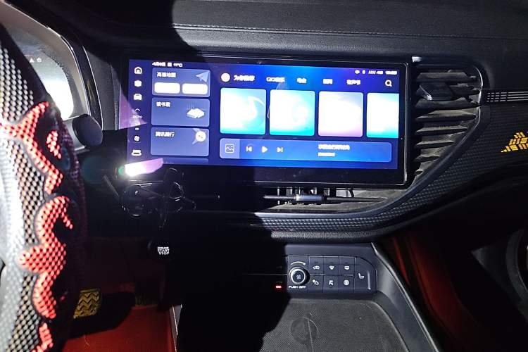 Used Haval F7 2021 2.0T All-Wheel Drive iJoy Audio And AC Panel