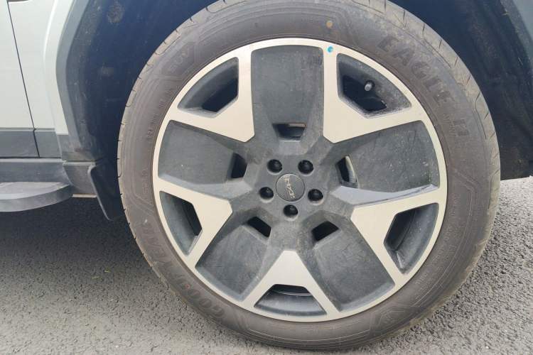 Used iCAR V27 2026 Model 200KM Four-Wheel Drive Falcon 700