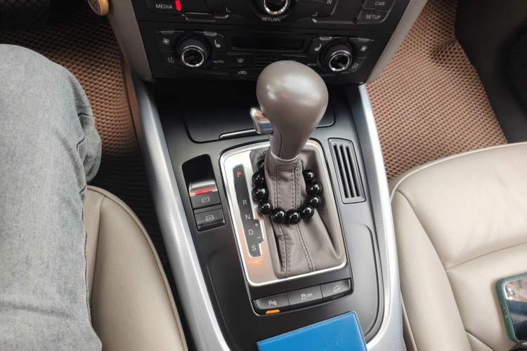 Used Audi Q5 2012 2.0TFSI Technology Model Gear Lever