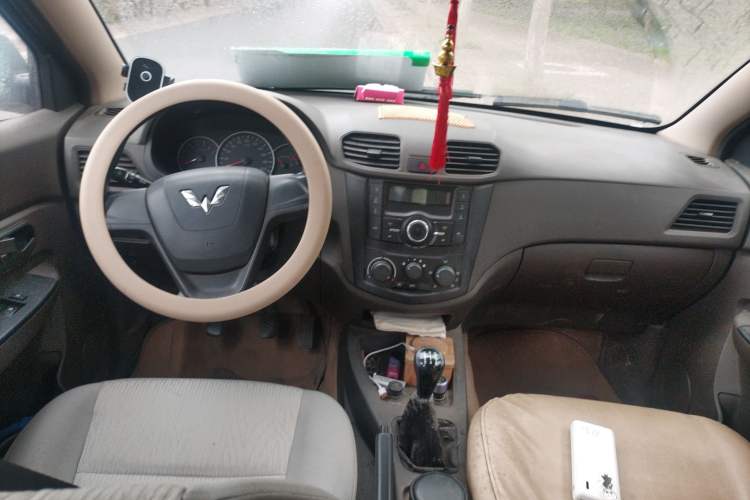 Used Wuling Hongguang 2010 1.2L Base Version China IV Standard Center Console