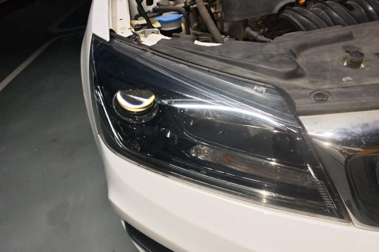 Used Geely Auto Emgrand 2018 1.5L Manual Upward Connect Edition Right Front Headlight
