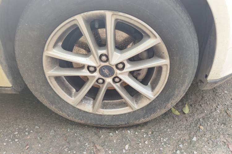 Used Ford Focus 2015 Sedan EcoBoost 125 Manual – Ultra-Style Edition