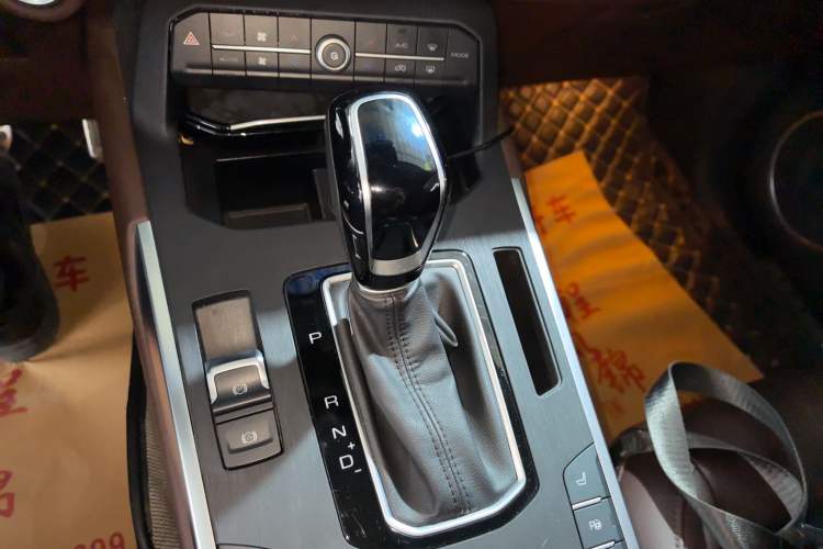 Used Wey VV5 2017 2.0T Flagship Edition Gear Lever