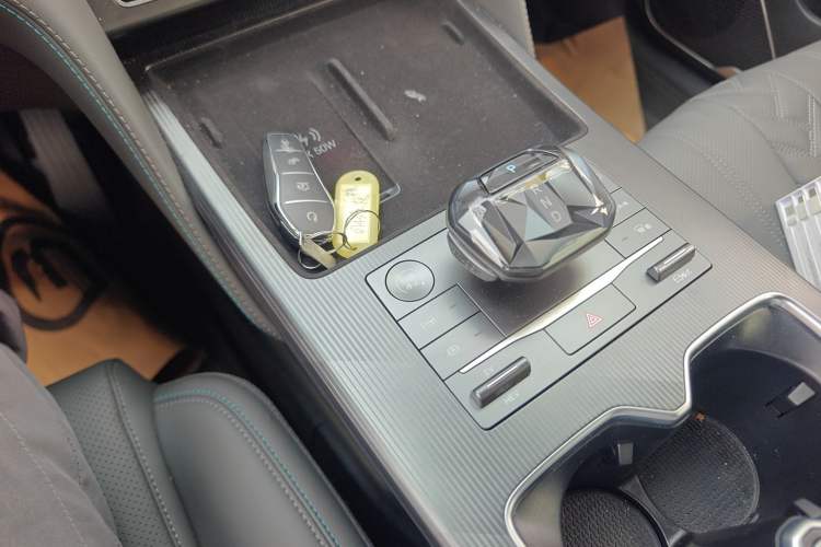 Used BYD Song L DM-i 2025 Intelligent Driving Version 160 km Beyond-Range Type Gear Lever