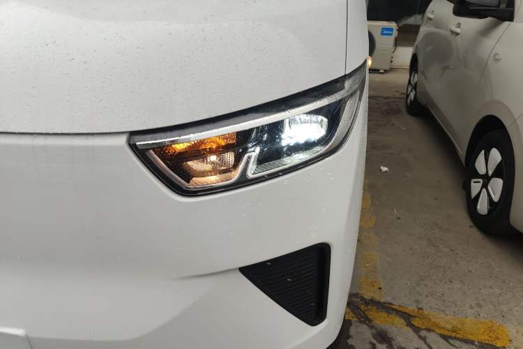 Used Wuling Yangguang 2025 Model 400km Bus Edition—Comfort Edition
