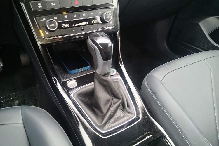 Used Volkswagen Tharu 2025 NewRui 300TSI Prestige Edition
