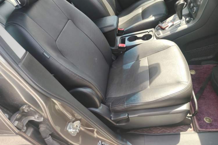 Used Chevrolet Captiva 2015 2.4L 4x4 Flagship Edition 7-Seater