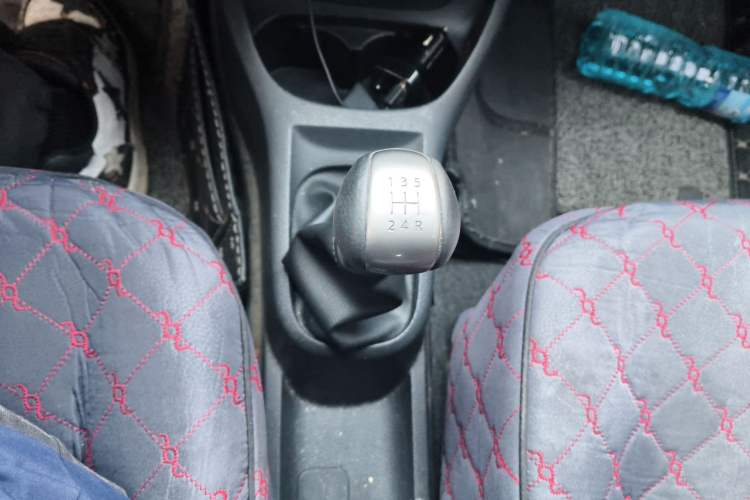 Used Nissan Livina 2015 1.6XE Manual Comfort Edition Gear Lever