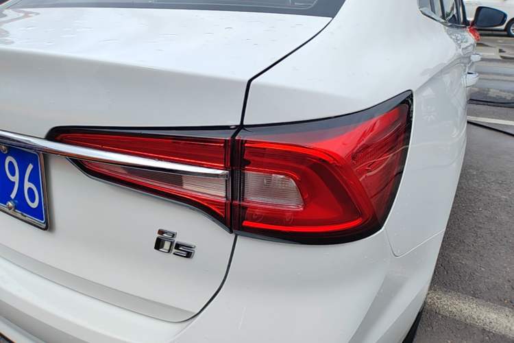 Used Roewe i5 2019 1.5L Automatic 4G Connected Linghao Edition
