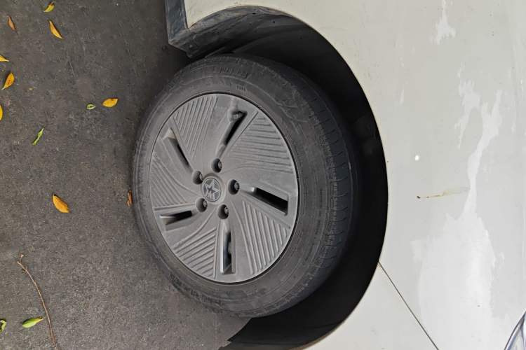 Used Venucia D60EV 2023 PLUS Comfort Edition RJ Model Right Front Wheel Hub