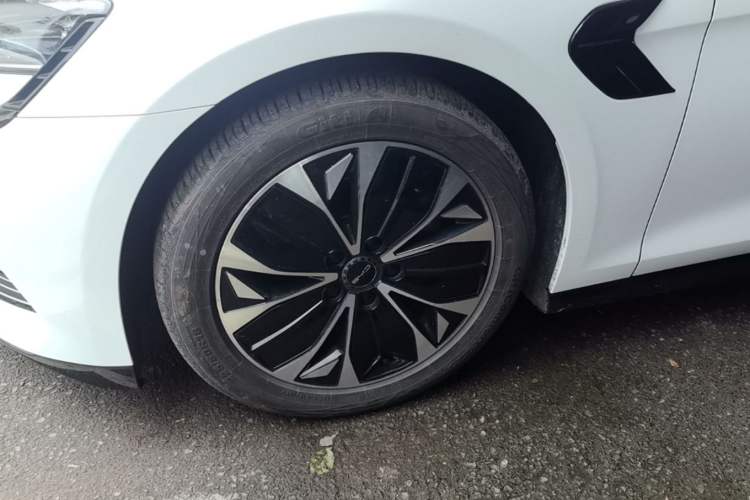 Used BYD Seal 2023 Champion Edition 550km Prestige Model Left Front Wheel Hub