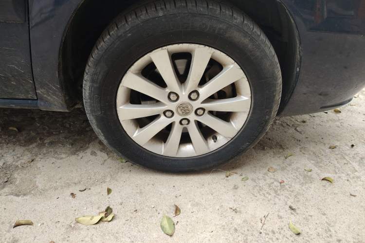 Used Buick GL8 2014 2.4L Classic Edition Right Front Wheel Hub