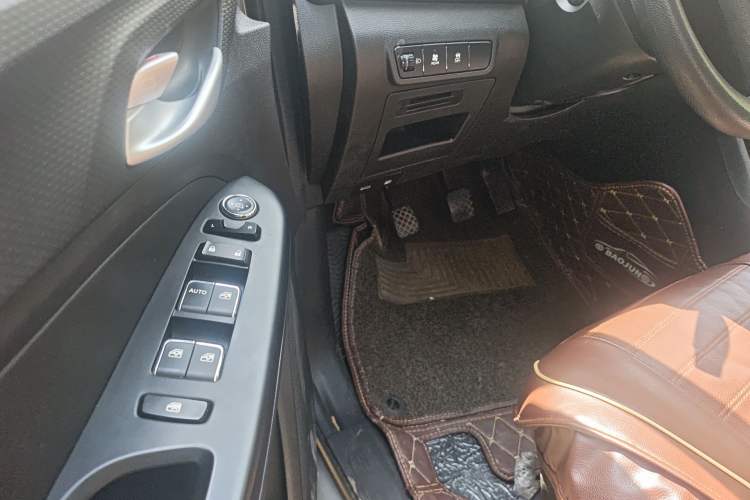 Used Baojun 730 2019 1.5L Manual Fashion Model 7-seater China VI Driver Seat