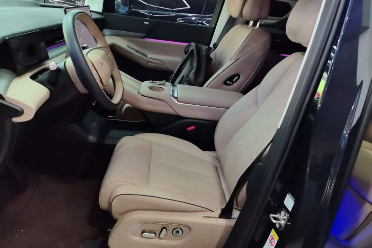 Used XPeng X9 2024 640 All-Wheel Drive High-Performance Max Left Front Seat