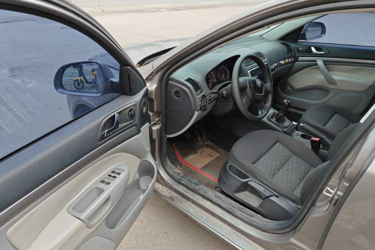 Used Skoda Octavia 2013 1.6L Manual Eado Edition