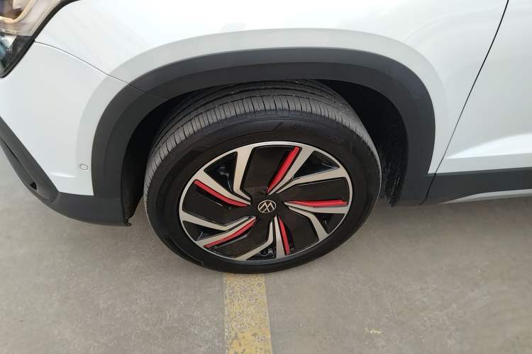 Used Volkswagen Tharu 2024 300TSI Two-Wheel-Drive Moon Luxury Edition
