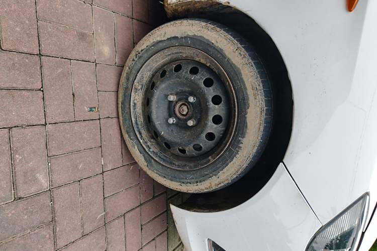 Used Chery Fengyun 2 2015 1.5L Manual New Edition Right Front Wheel Hub