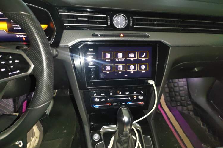 Used Volkswagen Magotan 2023 2 Million Units Limited Edition 330TSI DSG Leading Version
