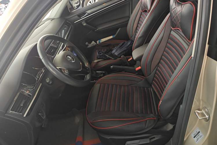 Used Volkswagen C-TREK 2018 1.5L Automatic Comfort Model Left Front Seat