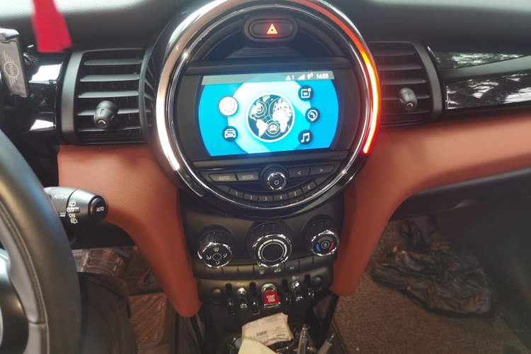 Used MINI 2021 1.5T ONE PLUS Five-Door Edition Audio And AC Panel