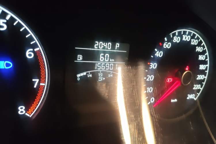 Used Volkswagen Sagitar 2014 Revised Version 1.6L Automatic Comfort Edition Odometer Close Up