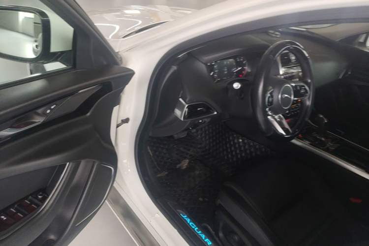 Used Jaguar XEL 2020 2.0T 200 PS S Advanced Elegance Edition Driver Seat