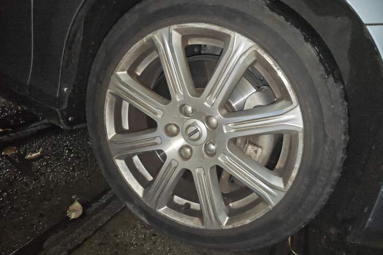 Used Volvo V40 2017 T3 Zhiya Edition Right Front Wheel Hub