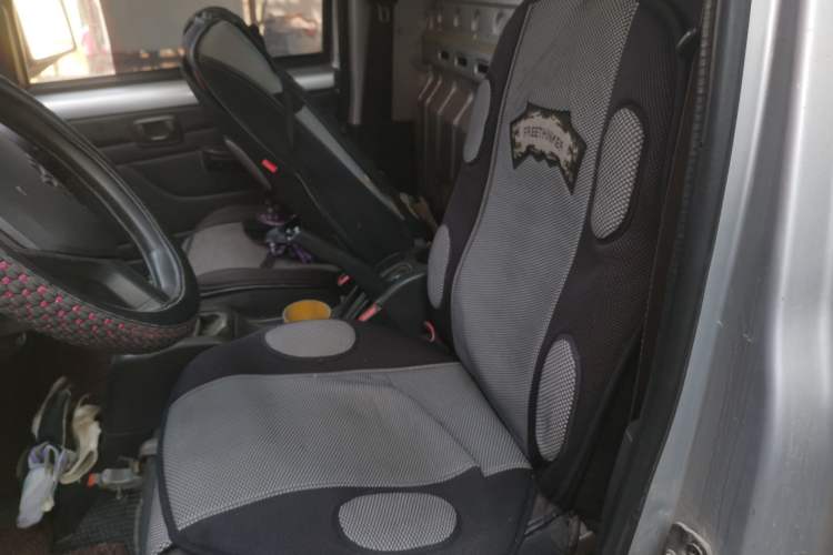 Used Wuling Zhiguang Small Truck 2016 1.2L Single-Row LSI Left Rear Seat