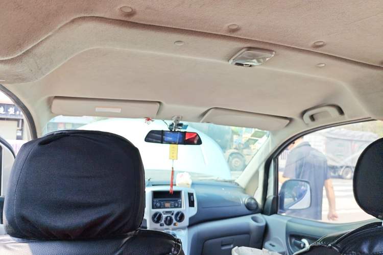 Used Nissan NV200 2012 1.6L 232 Seats Luxury Version
