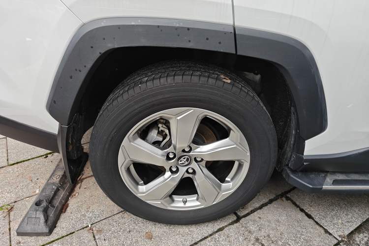 Used Toyota RAV4 2022 2.0L CVT Two-Wheel Drive Fashion Edition Right Rear Wheel Hub