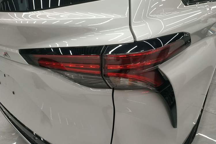 Used Toyota Granvia 2022 2.5L Hybrid Premium Edition Right Rear Taillight