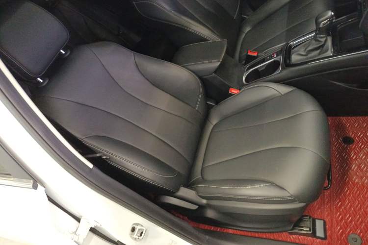 Used Roewe i5 2020 1.5L Automatic 4G Connect Luxury Flagship Edition
