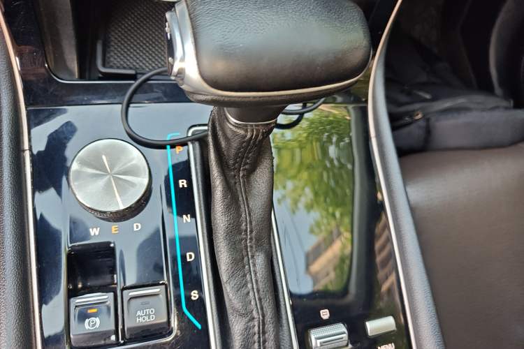 Used GAC Trumpchi GS5 2019 270T Automatic Elite Edition Gear Lever