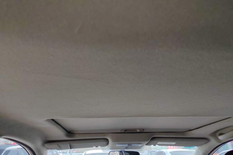 Used Venucia R50X 2015 1.6L Automatic Luxury Edition
