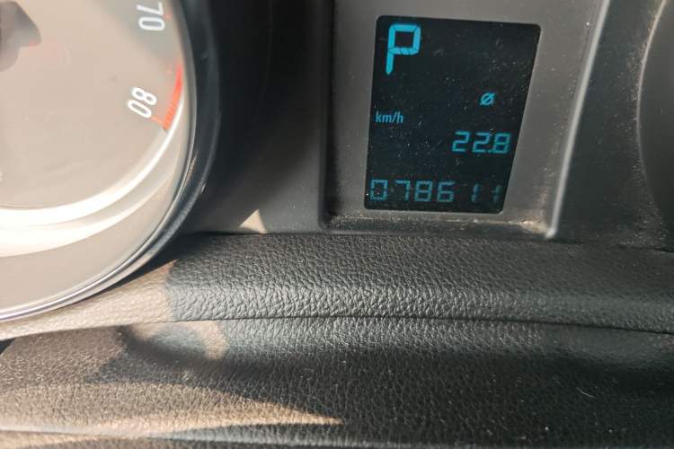 Used Buick Encore 2013 1.4T Automatic Two-Wheel Drive Elite Model Odometer Close Up