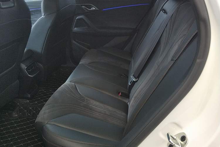 Used Roewe D5X DMH 2024 135 Tech Edition
