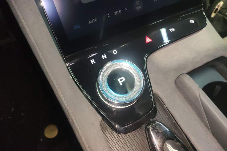 Used VOYAH PASSION 2024 PHEV Four-Wheel Drive Ultra-Long Range Executive Edition Gear Lever