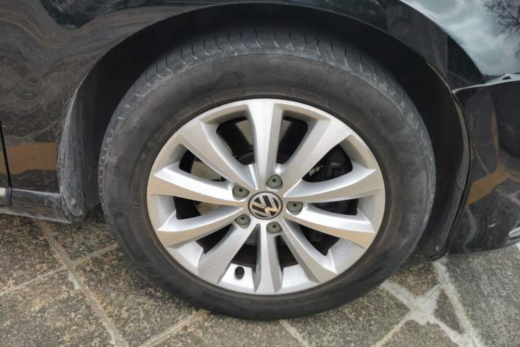 Used Volkswagen Magotan 2013 2.0 TSI Luxury Model Right Front Wheel Hub