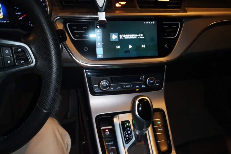 Used Geely Auto Emgrand GL 2018 1.8L DCT Elite Smart Connectivity Version Audio And AC Panel