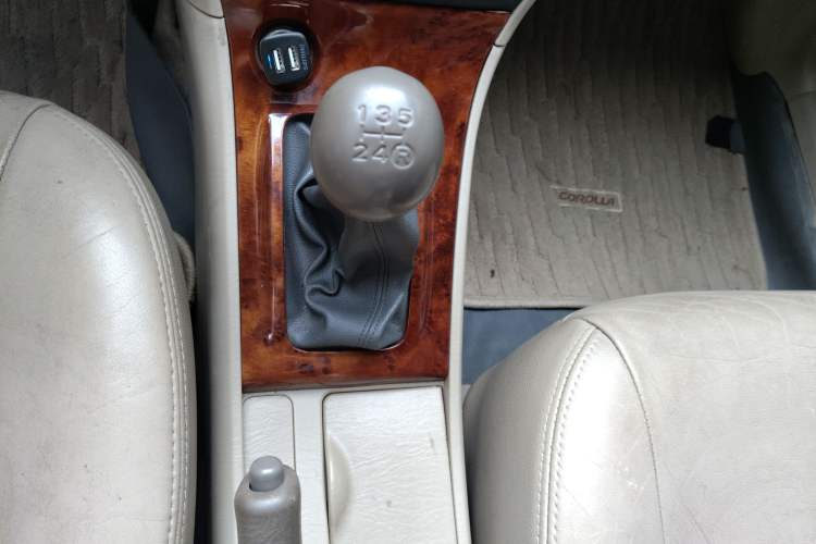 Used Toyota Corolla EX 2011 1.6L Manual Classic Edition Gear Lever