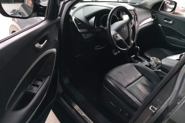 Used Hyundai Santa Fe Classic 2013 3.0L Four-Wheel Drive Luxury Edition 7 Seats Euro IV Driver Seat