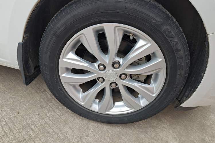 Used Buick GT 2021 Revised Version Flagship 1.5L Automatic Elite Edition Right Front Wheel Hub