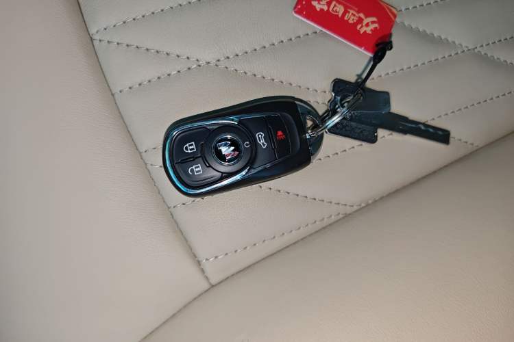 Used Buick GL8 2023 Facelifted Land Cruiser Executive Luxury Version